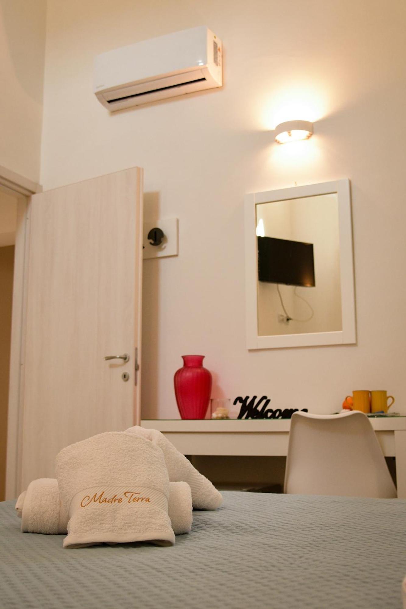 Madre Terra Apartment & Rooms テッラジーニ エクステリア 写真